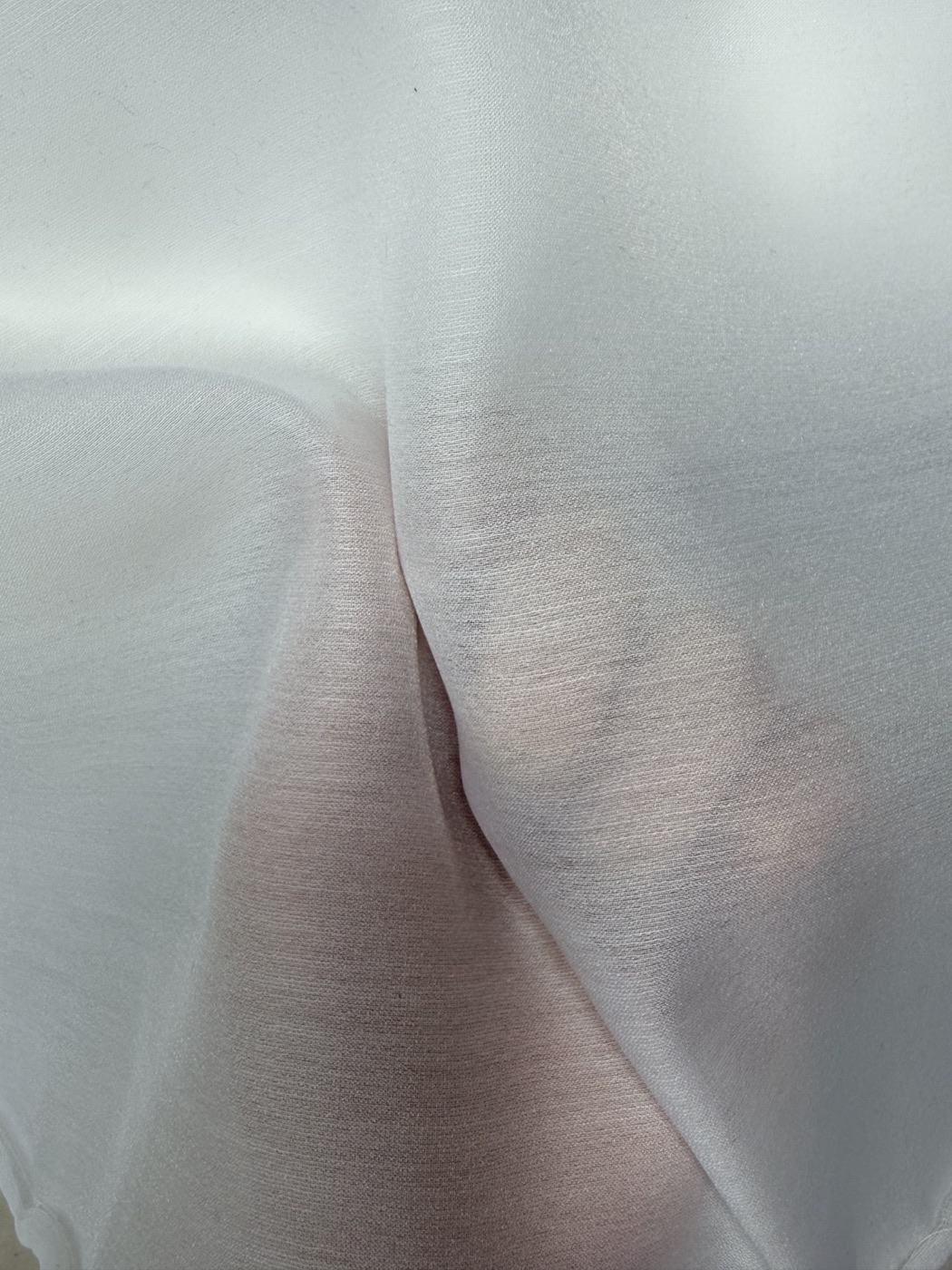 Compact-Weave Organza fabric view 1