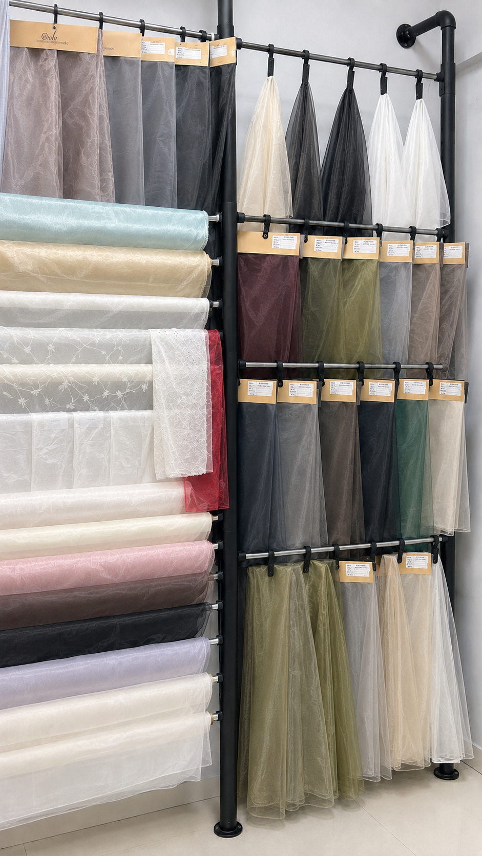 Fabric selection wall in HaoFeng Keqiao store